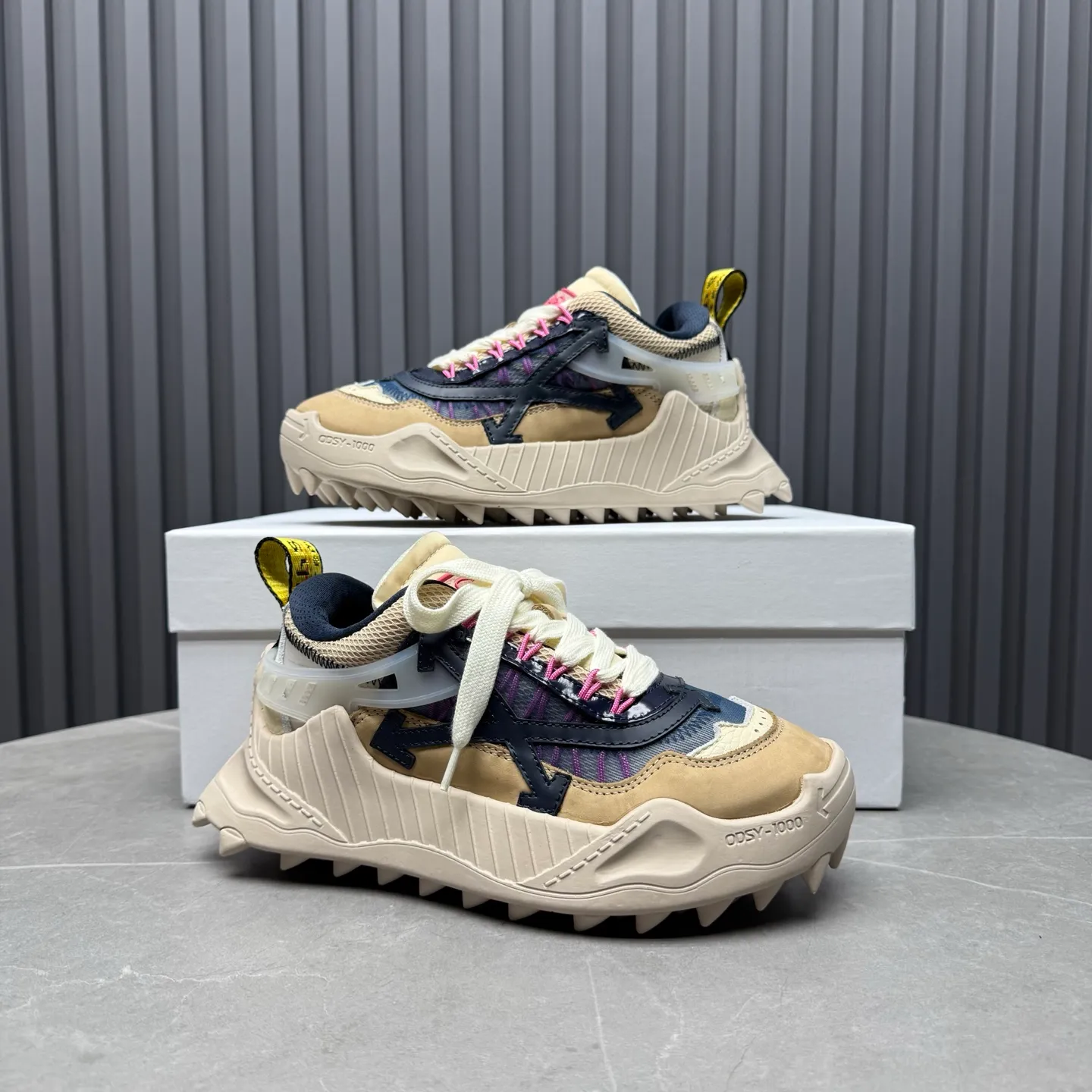 P680 OFF WHITE⚡️Couple style⚡️ Size: 35-40 women’s style 39-46 men’s style